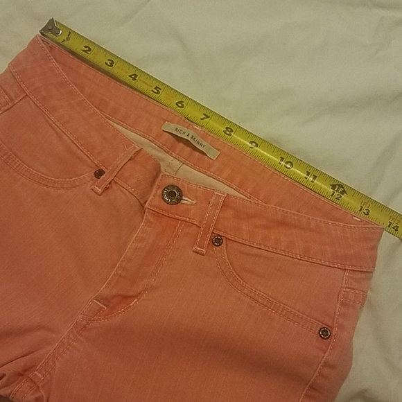 Rich & Skinny 27 salmon/coral wash stretch jeans - Picture 2 of 3